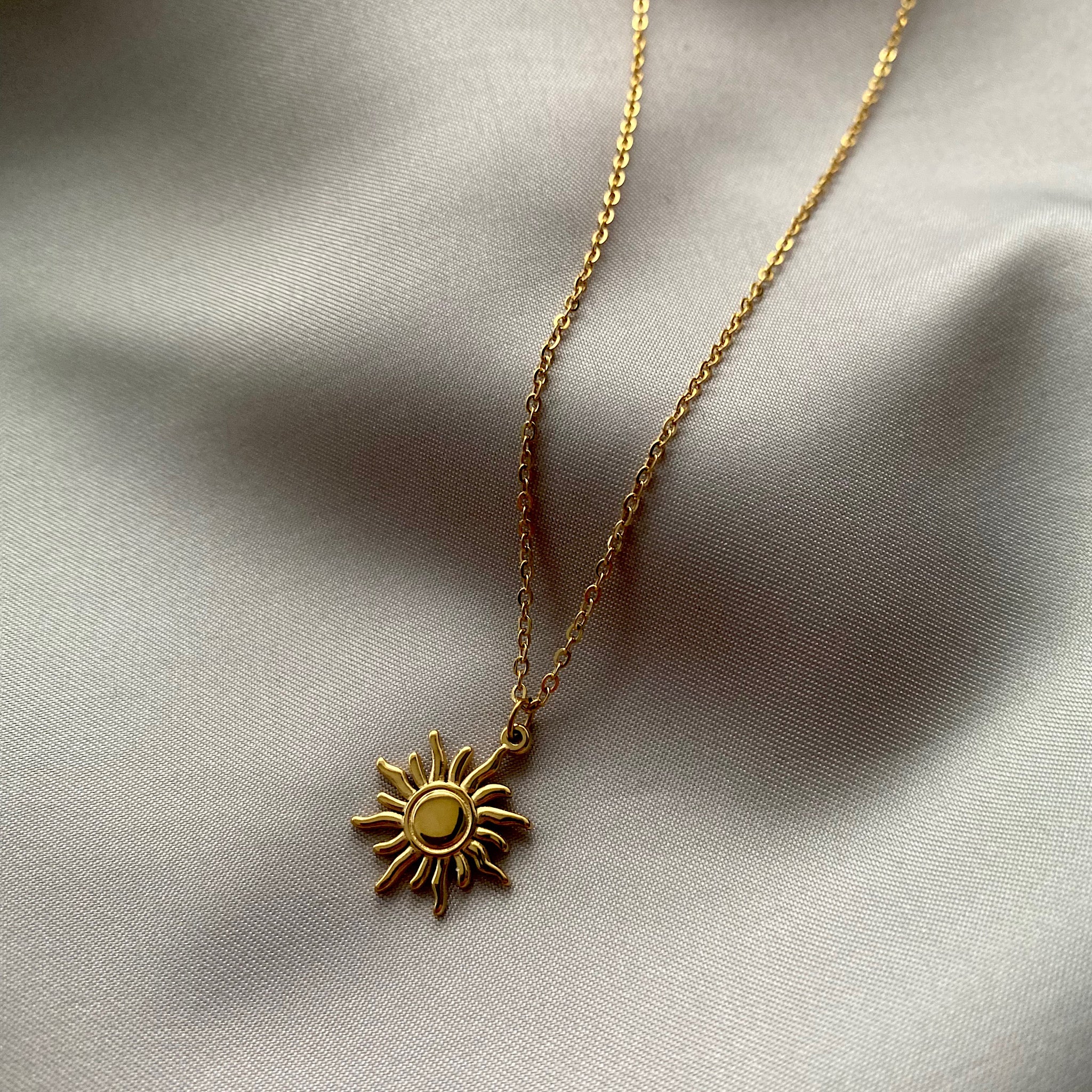 Cyra - Gold Sun Pendant with Chain - Modern Gold Jewellery – Studio Shay